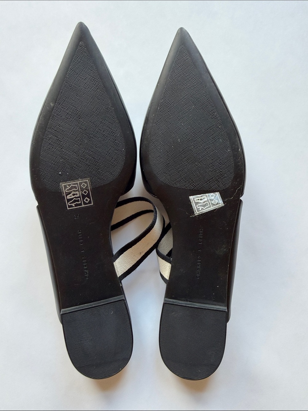 Charles & Keith Black Pointed Mules with Cream Contrast Strap, 39 - Picture 3 of 5